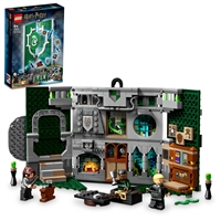 Køb LEGO Harry Potter Slytherin-kollegiets banner billigt på Legen.dk!